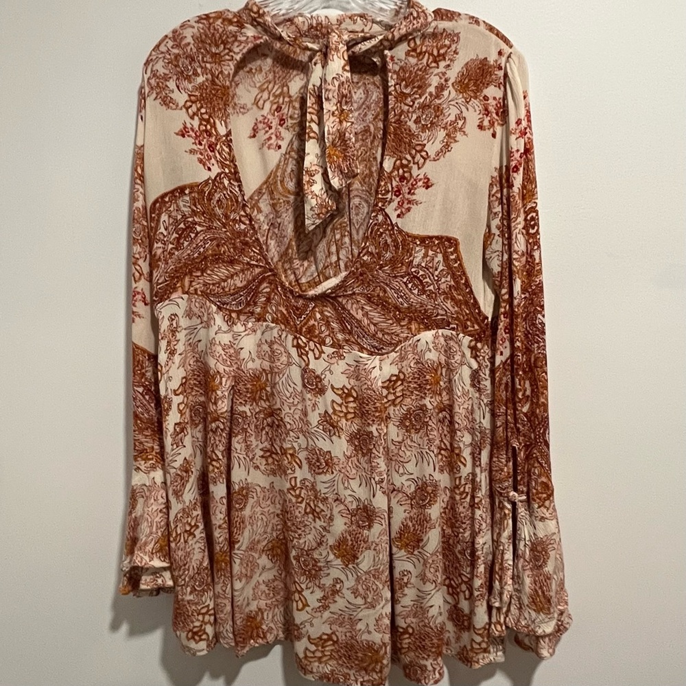 Free People Lady Luck Cut Out Back Bell Sleeve Tunic Top - Picture 5 of 11